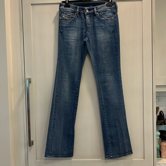 EUC Diesel Ronhary midrise classic blue denim bootcut jeans. - Picture 4 of 14